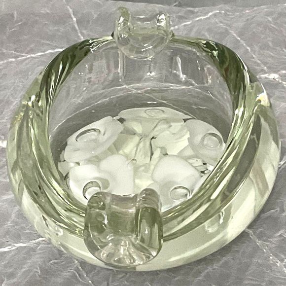 Vtg St Clair Glass Paperweight Ashtray White Trumpet Flowers Controlled Bubbles - Picture 5 of 16